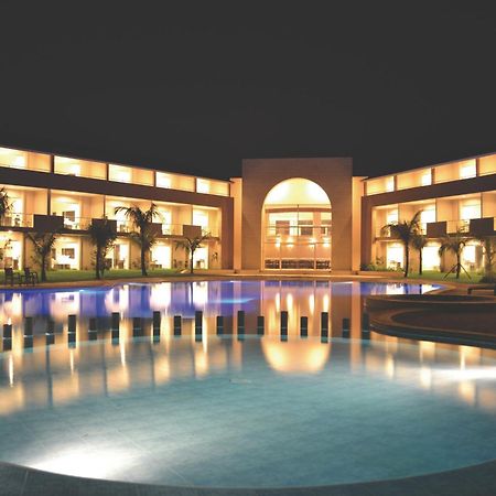 Sun Hotel Warnes Екстер'єр фото
