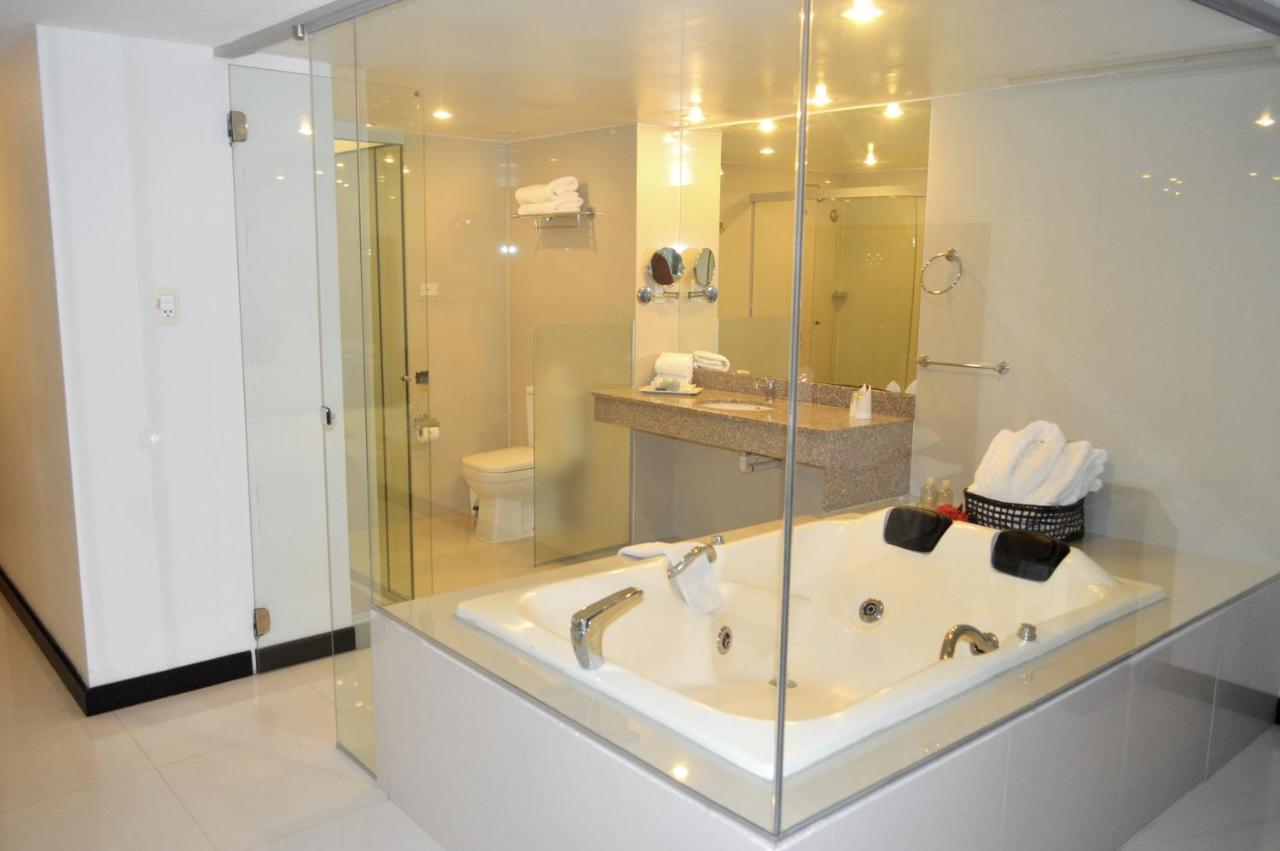 Sun Hotel Warnes Екстер'єр фото