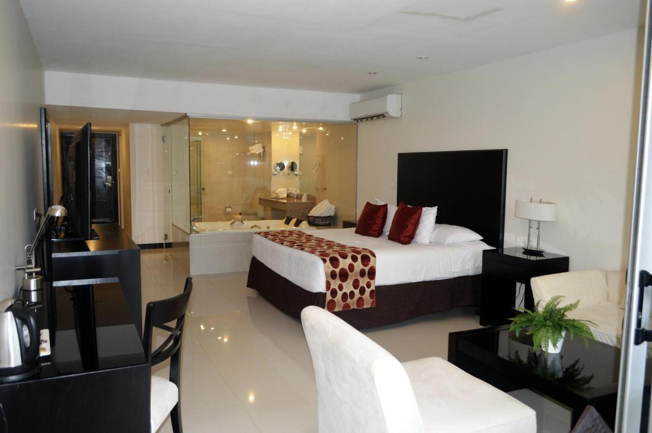 Sun Hotel Warnes Екстер'єр фото