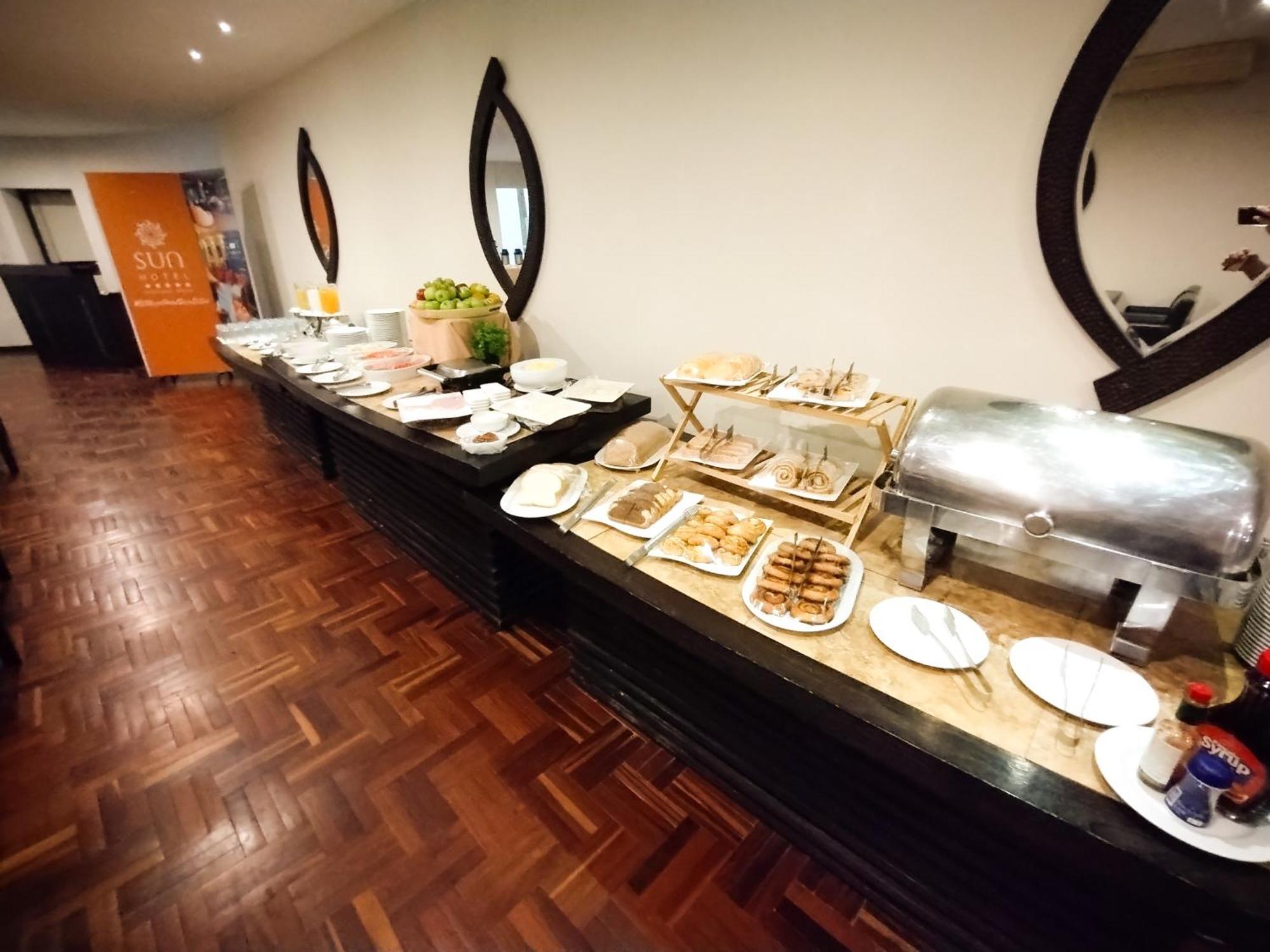 Sun Hotel Warnes Екстер'єр фото