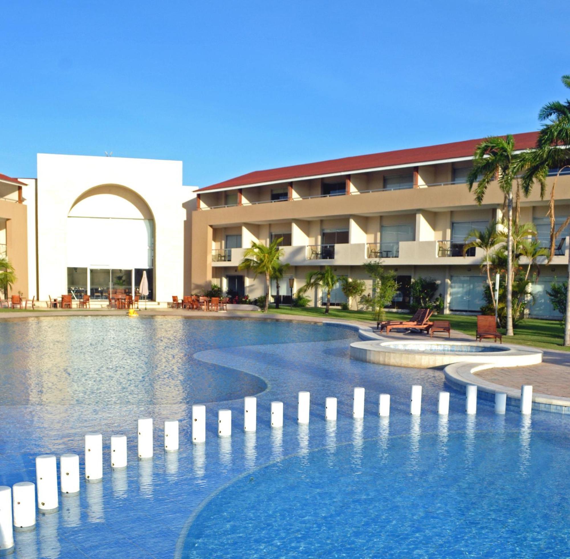 Sun Hotel Warnes Екстер'єр фото