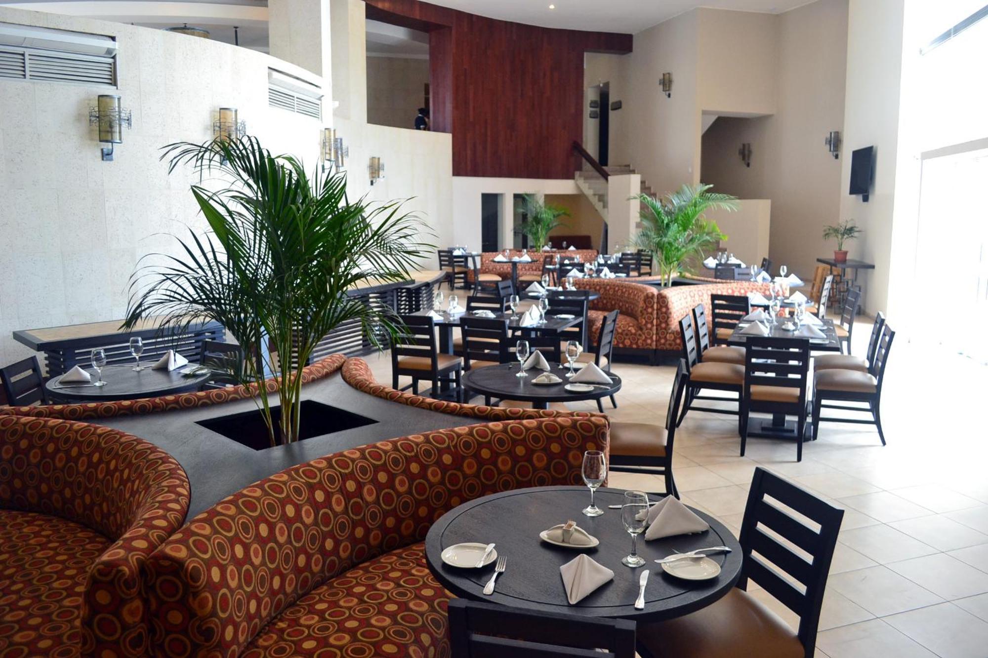 Sun Hotel Warnes Екстер'єр фото