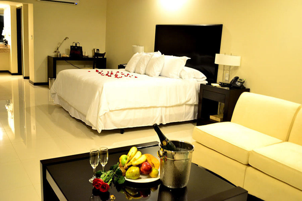 Sun Hotel Warnes Екстер'єр фото