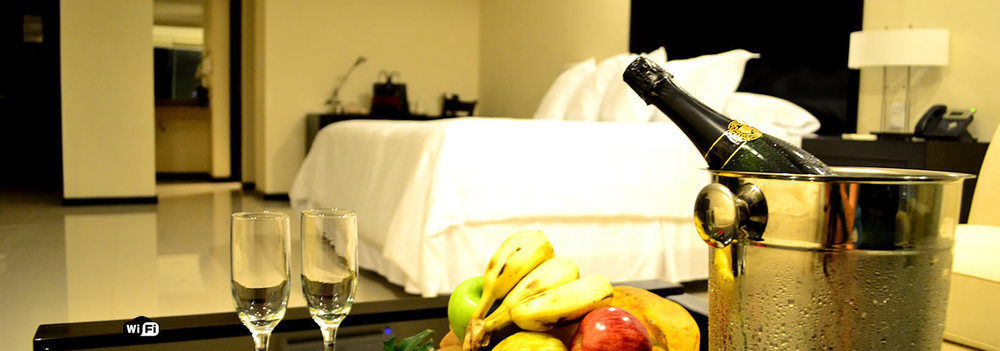 Sun Hotel Warnes Екстер'єр фото