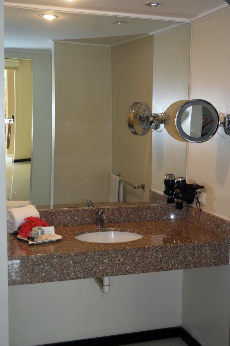 Sun Hotel Warnes Екстер'єр фото